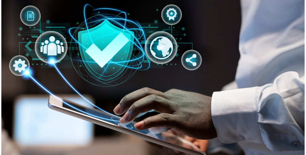 Profissional utilizando notebook com ícones digitais de proteção representando segurança de dados nas empresas