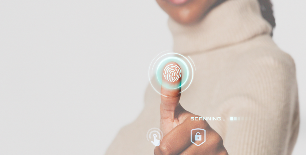 Autenticação multifator com verificação por biometria.