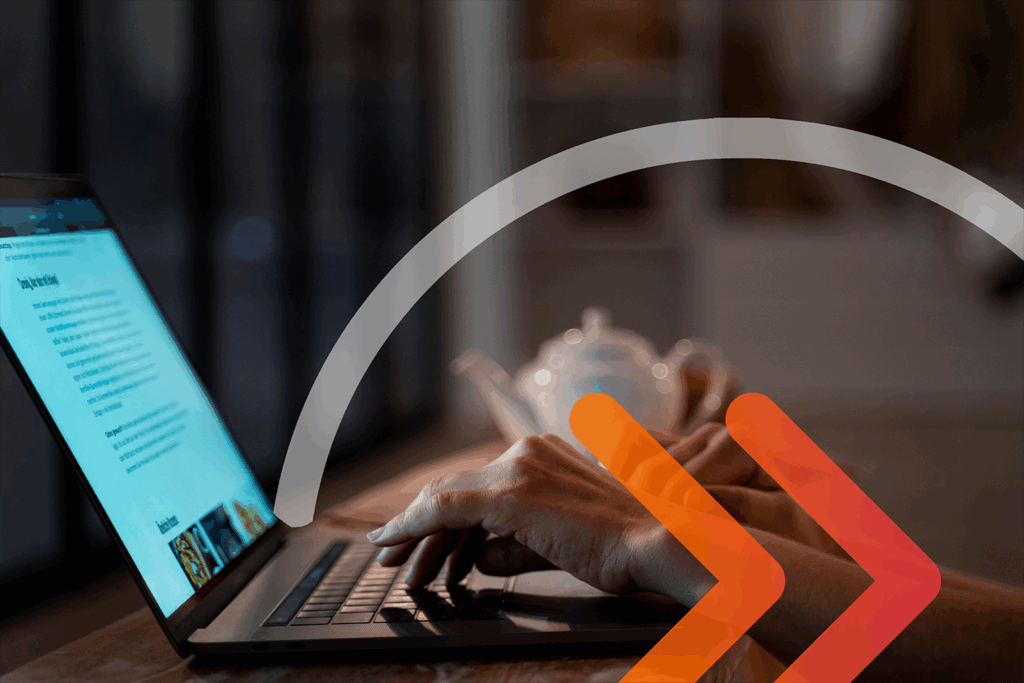 pessoa lendo o artigo no blog da mobiltec