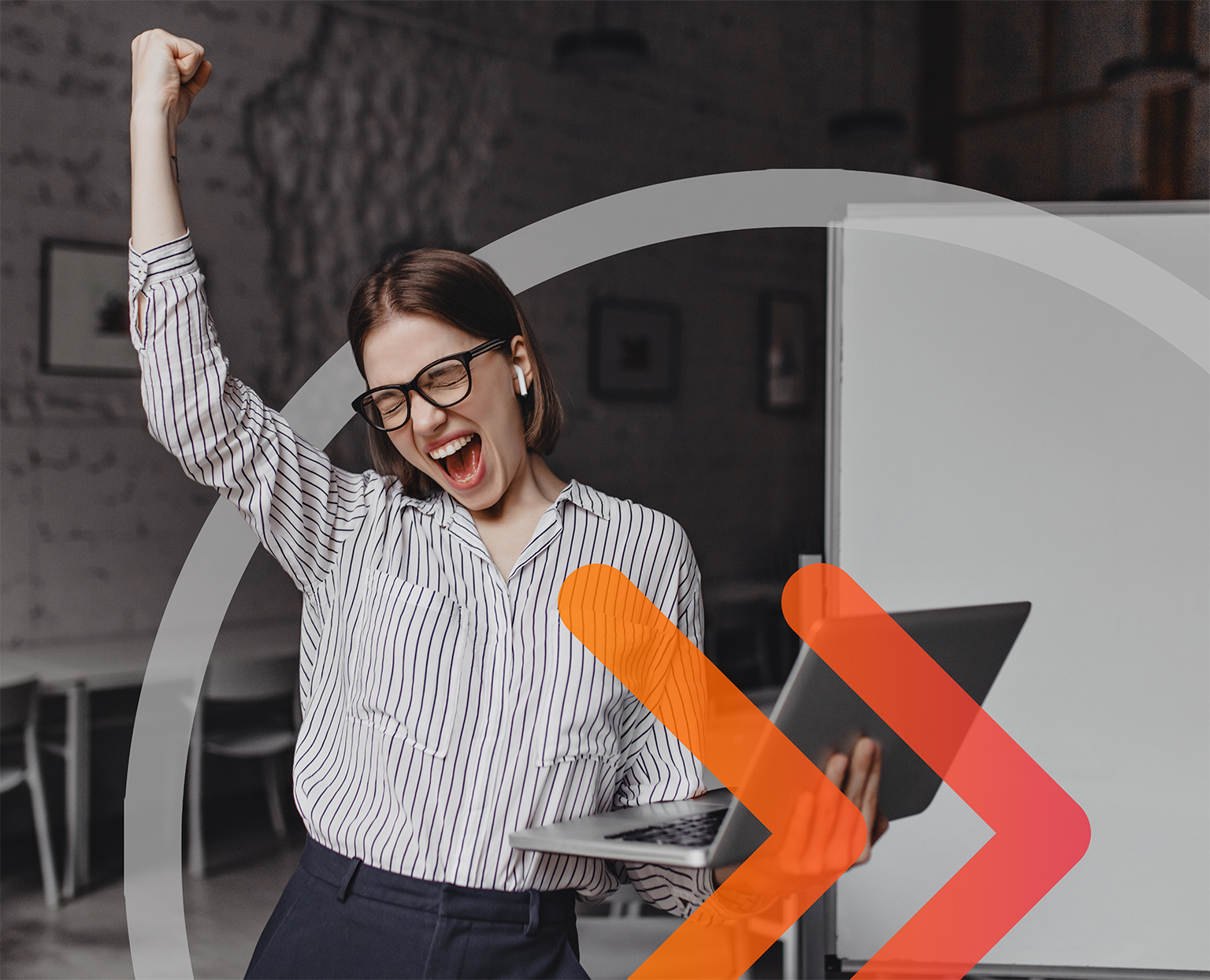 Profissional comemorando os resultados conseguidos com o MDM