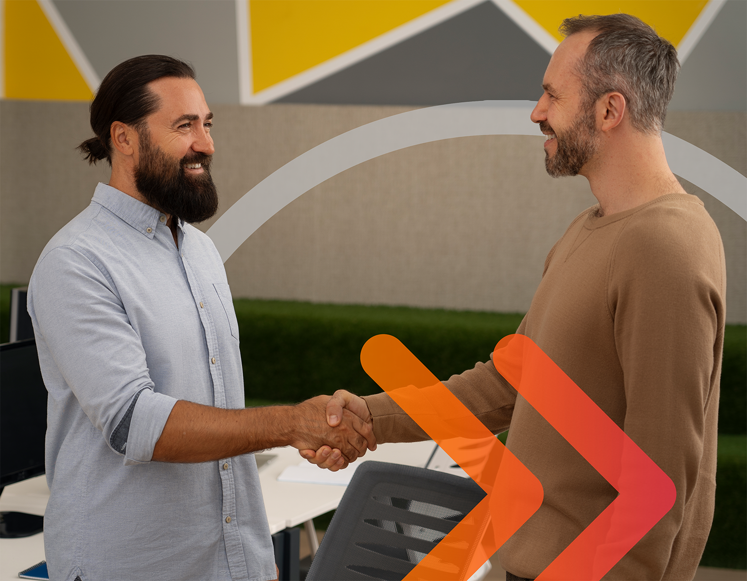 Parceiros apertando as mãos, representando confiança e parceria comercial com o MDM Cloud4Mobile da Mobiltec.