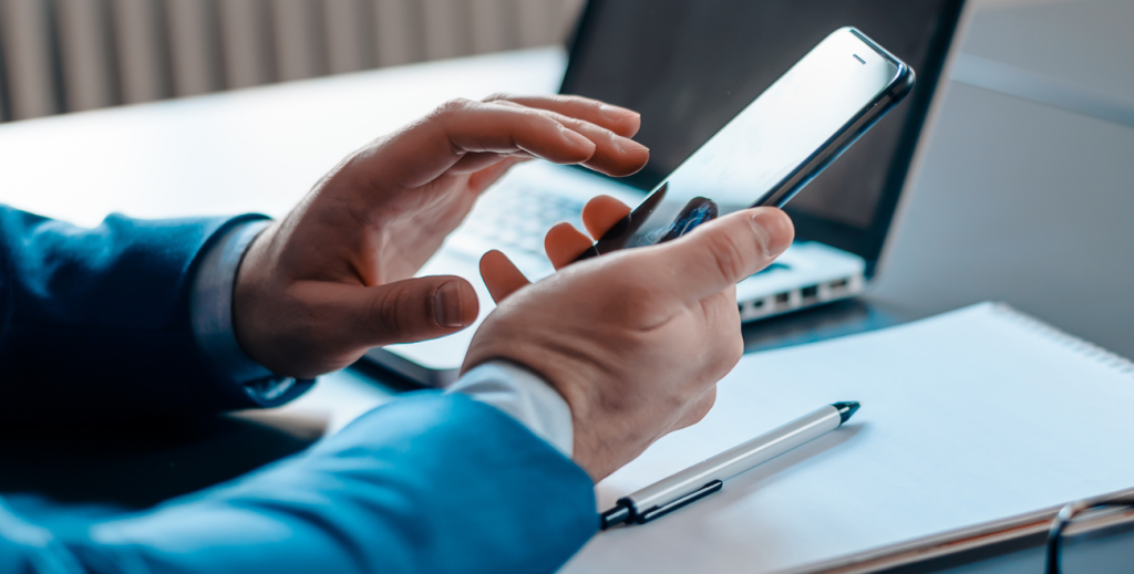 Zero-touch enrollment: configuração automática de dispositivos corporativos no primeiro uso, com aplicação de políticas e apps sem intervenção manual.